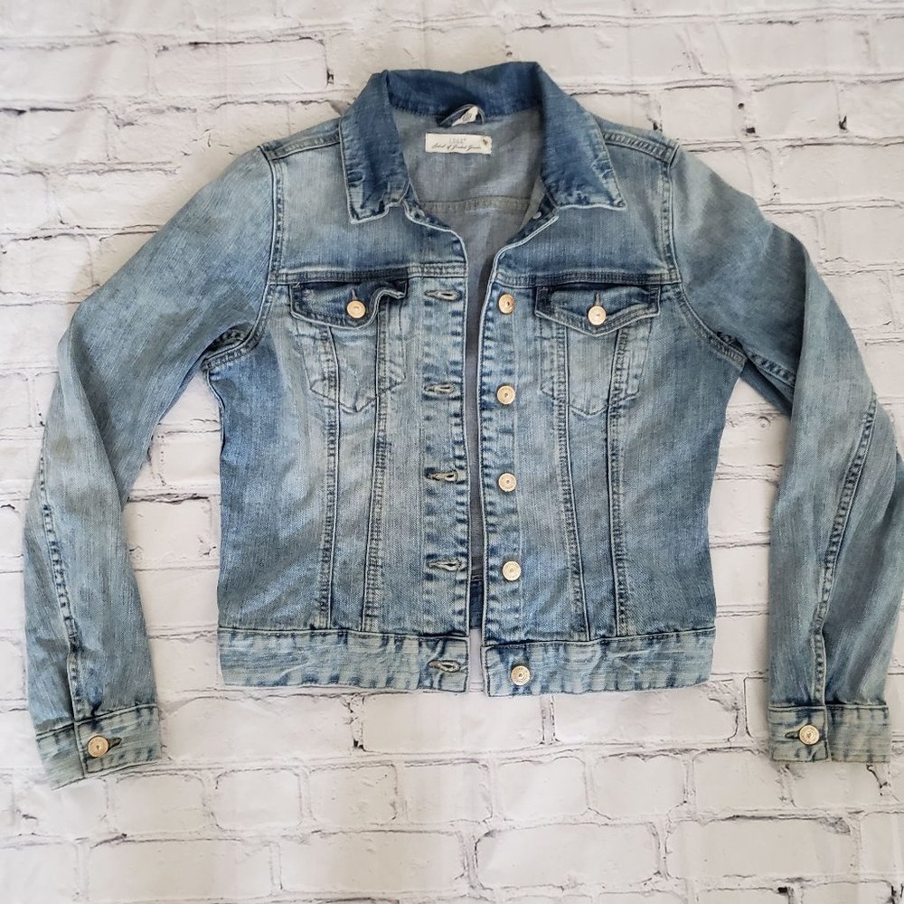 NWOT Light Wash Denim Jacket